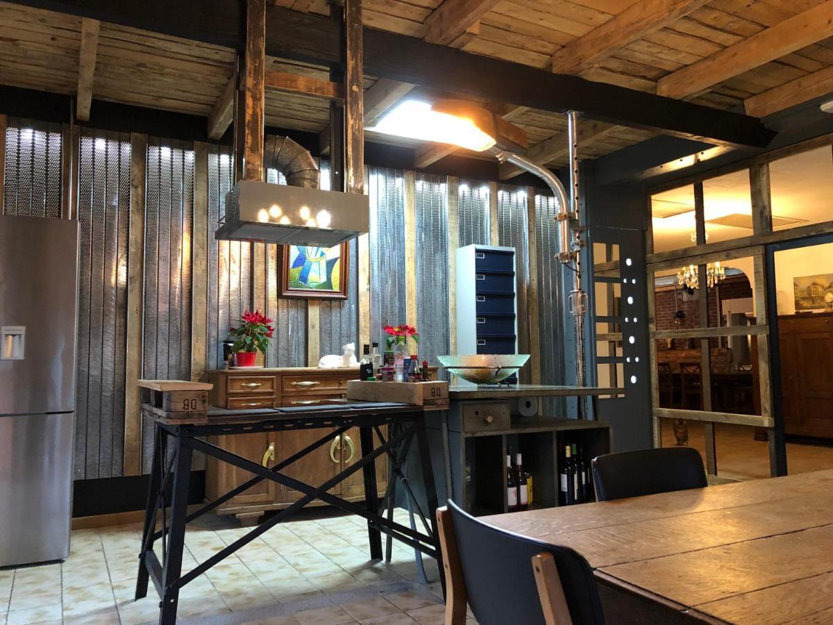 Appartement Style Loft Industrielle De 250m2 *